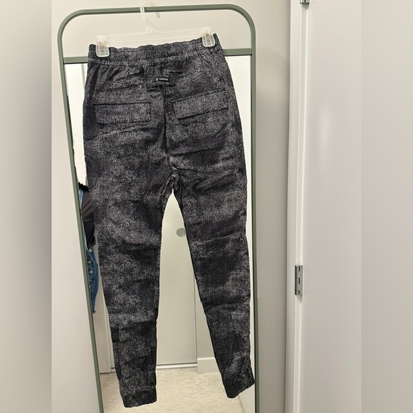 Zanerobe jogger *very new* - Picture 2 of 6